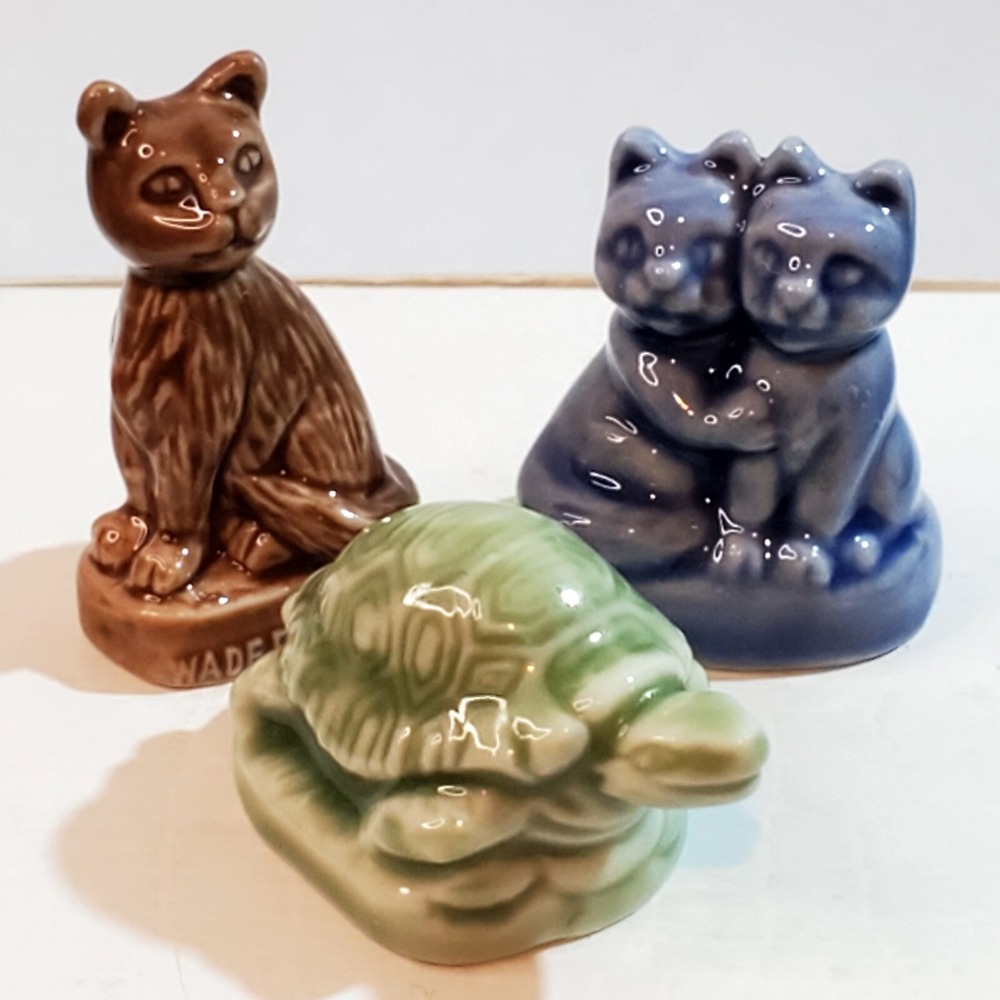 Lot of 3 WADE England Glazed Porcelain Figure Miniatures Brown Blue Cats Turtle